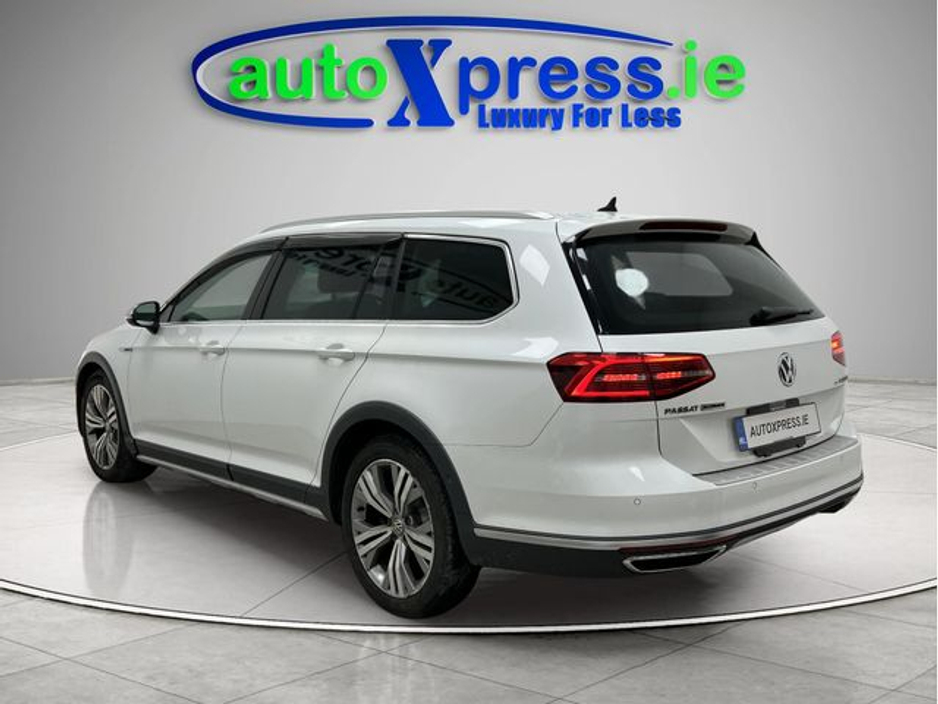 2018 Volkswagen Passat - image 11