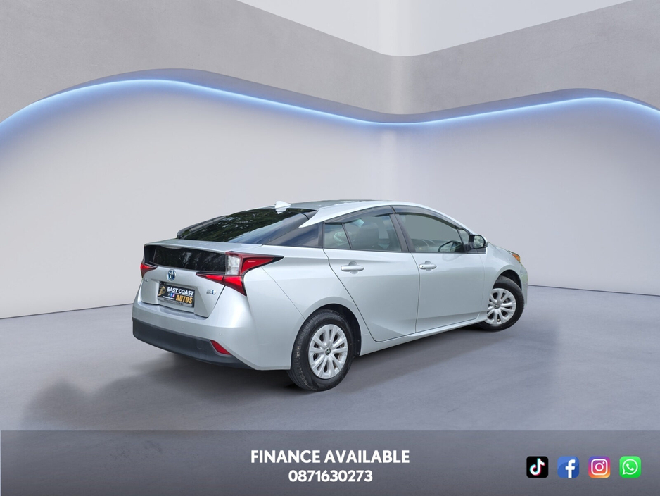 2020 Toyota Prius - image 15