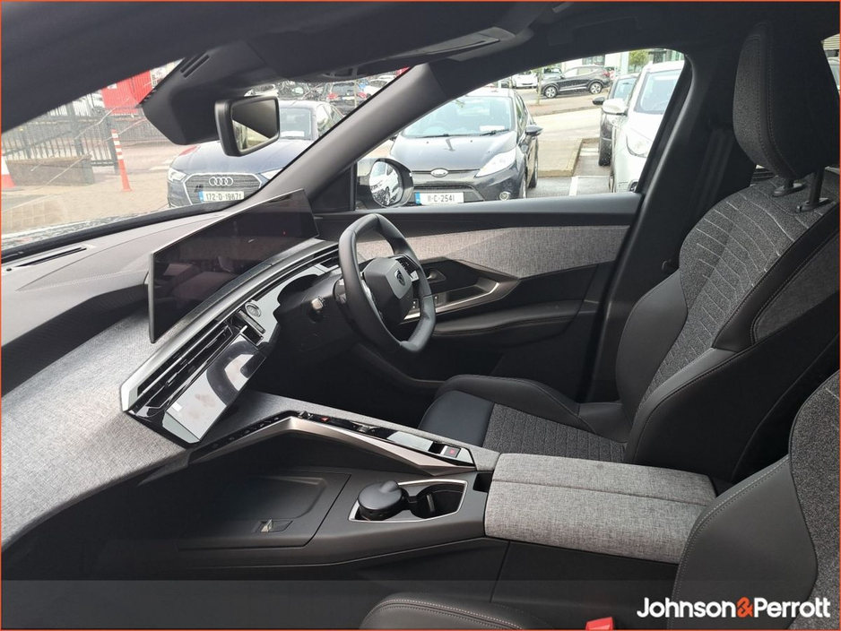 2025 Peugeot 5008 1.2 MHEV 145bhp E-DCS6 Allure €52,900