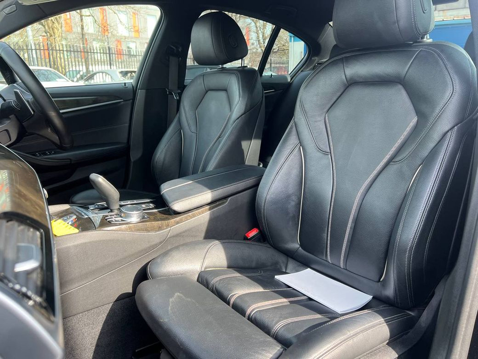 2019 BMW 5 Series - image 6