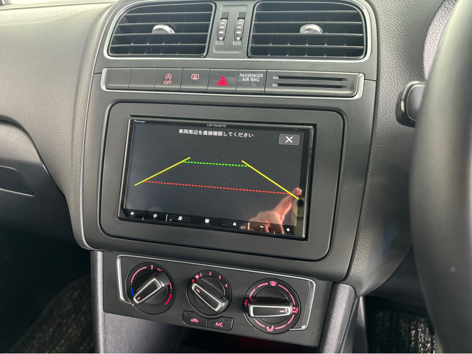 2016 Volkswagen Polo - image 8