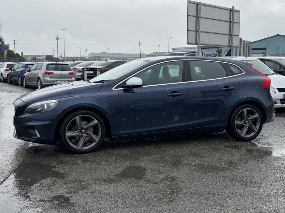 2014 Volvo V40 - image 3