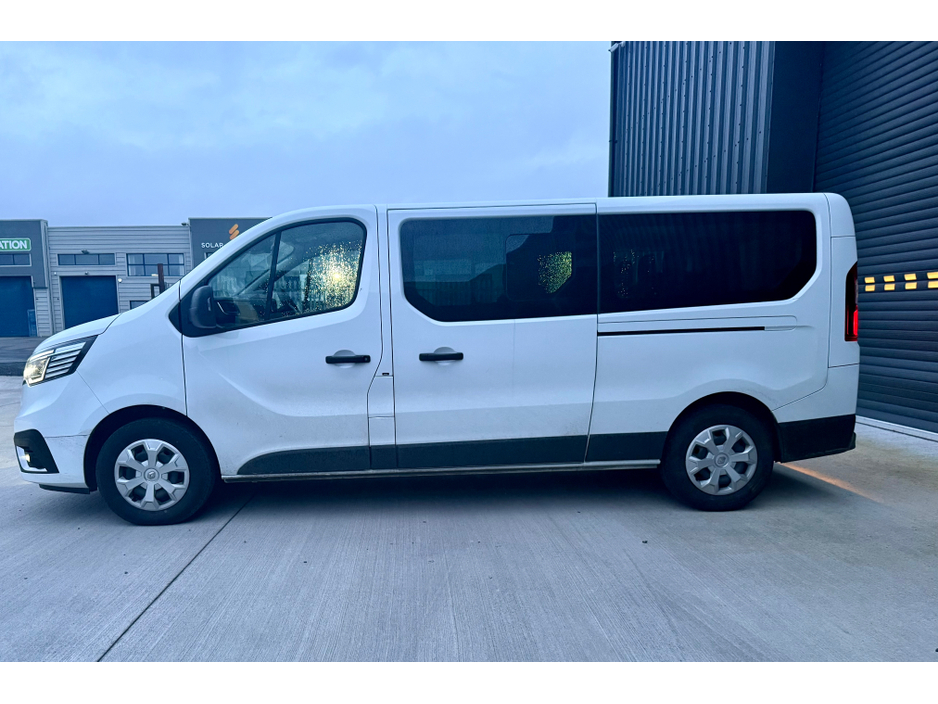 2024 Renault Trafic - image 8