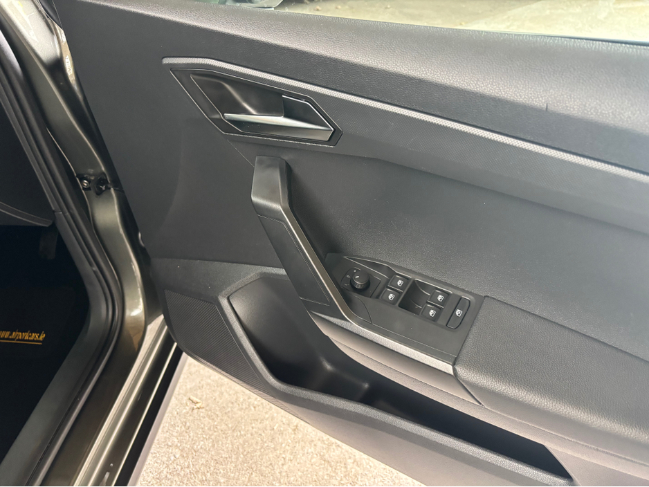 2023 SEAT Arona - image 4