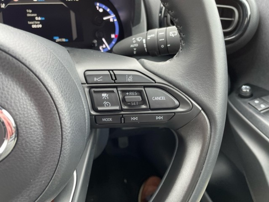 2024 Toyota Yaris Cross - LunaSport - BiTone - 1.5 Hybrid - Automatic - 1 Free Service @ 45,000 kms - EUR 180 Tax // Remote Central Locking // Front Electric Windows // Rear Electric Windows // Electric Mirrors // Heated Mir €29,799