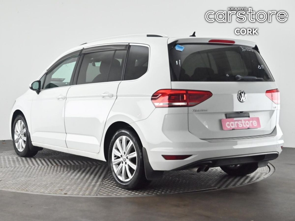 2016 Volkswagen Touran - image 3