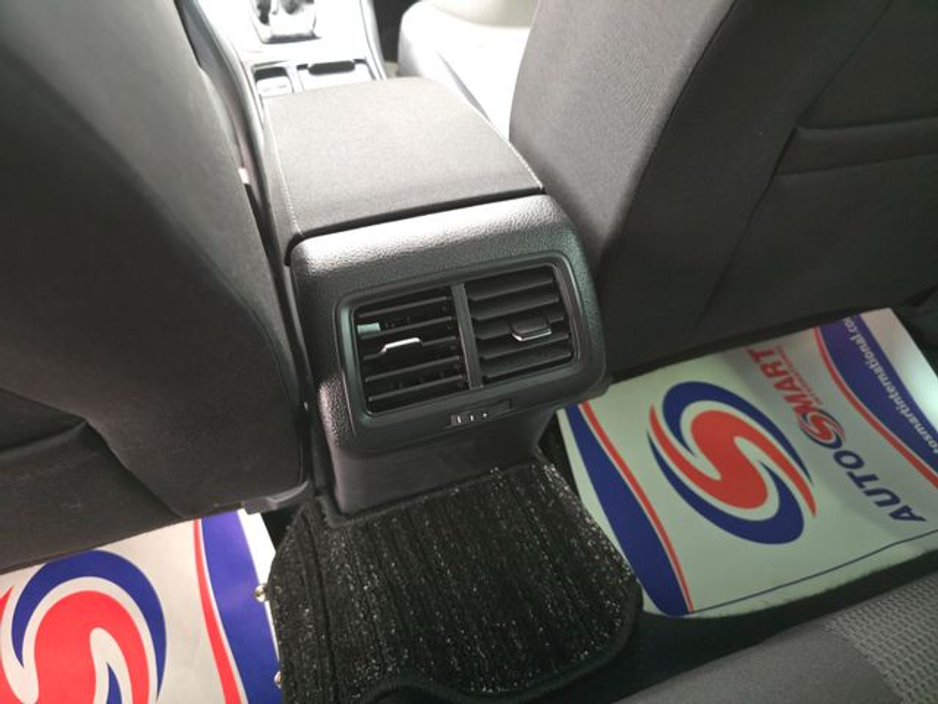 2019 Volkswagen Golf - image 8