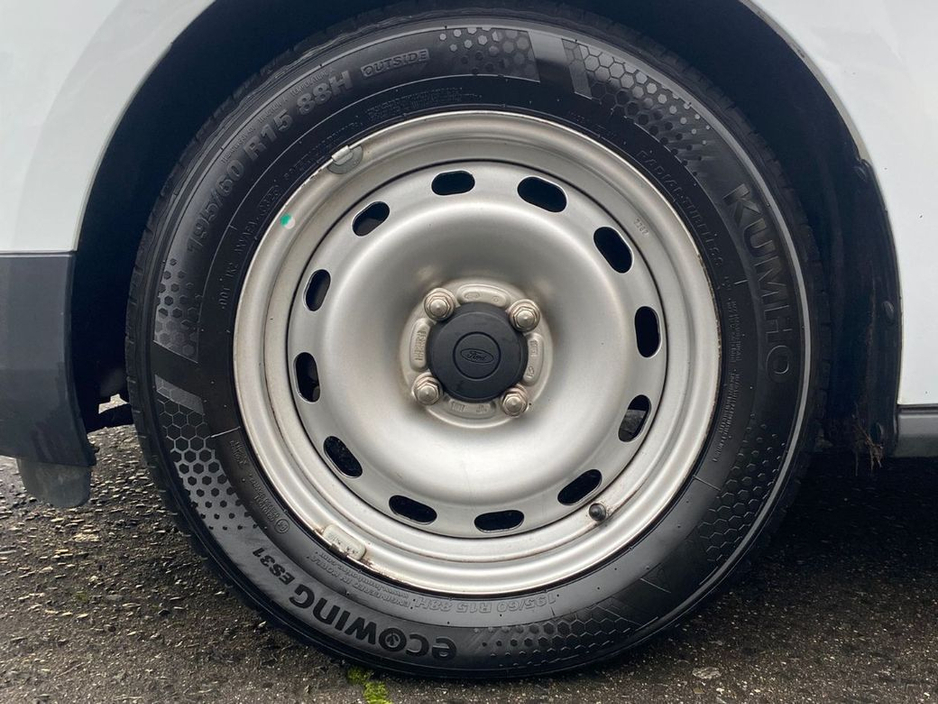 2022 Ford Transit Courier Base 1.5TD 75PS M6 2DR €11,000