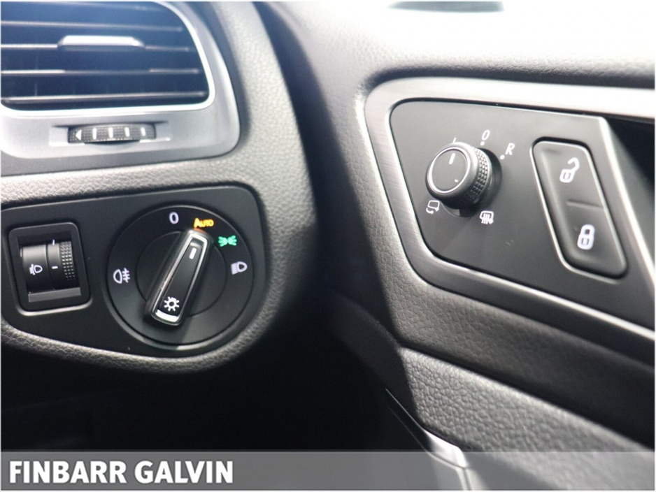 2017 Volkswagen Golf - image 17