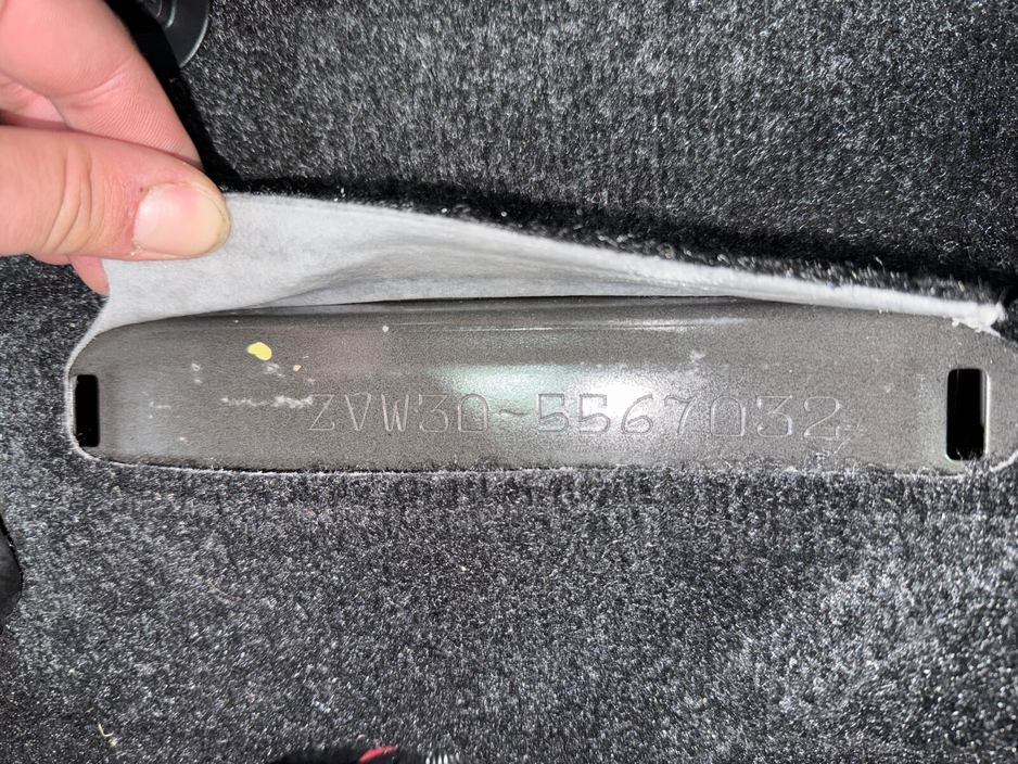 2012 Toyota Prius - image 12