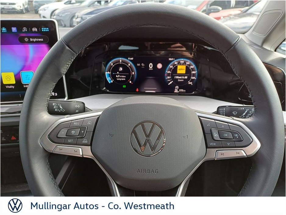2025 Volkswagen Golf - image 22