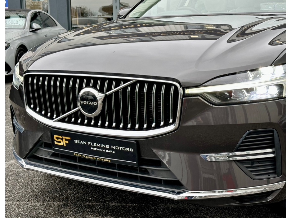 2022 Volvo XC60 - image 6