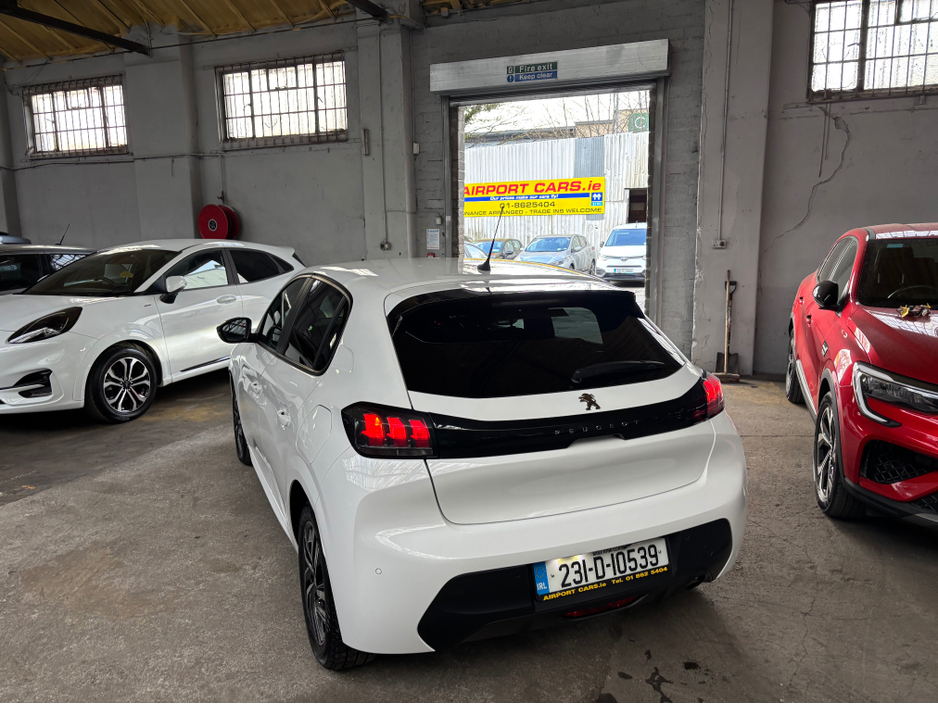 2023 Peugeot 208 - image 8