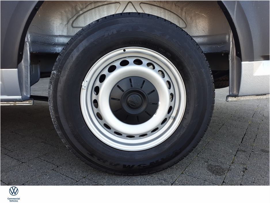 2025 Volkswagen Crafter - image 8