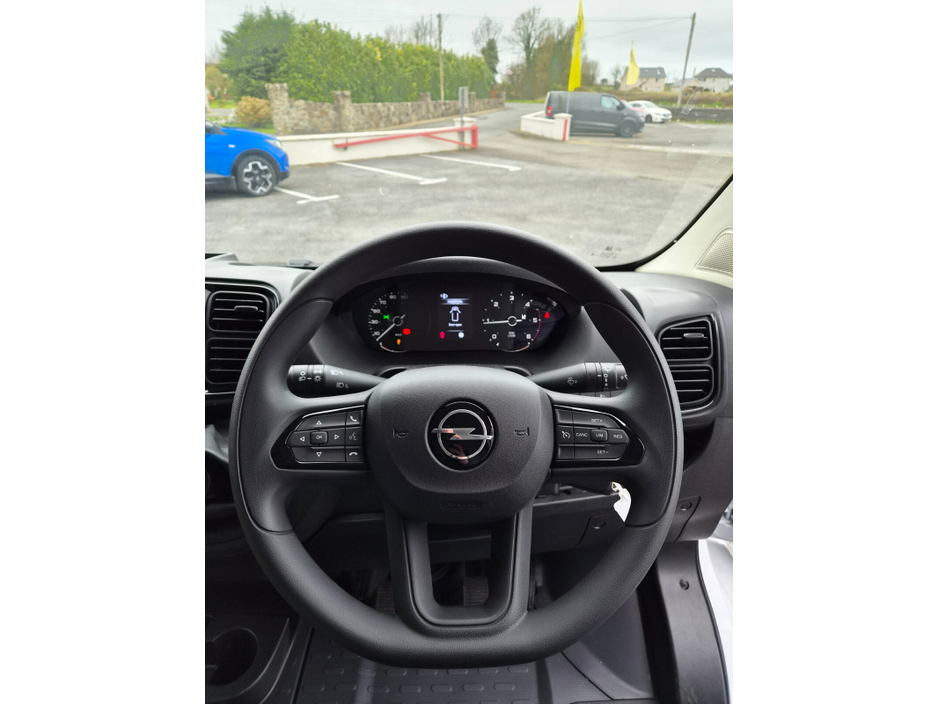 2026 Opel Movano - image 9