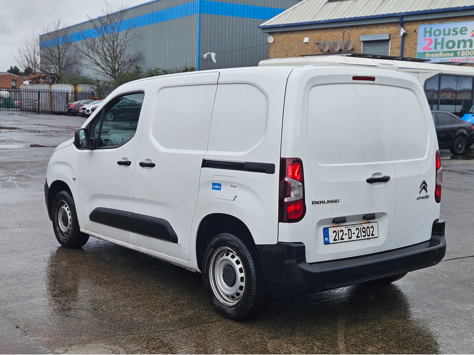 2021 Citroen Berlingo - image 3