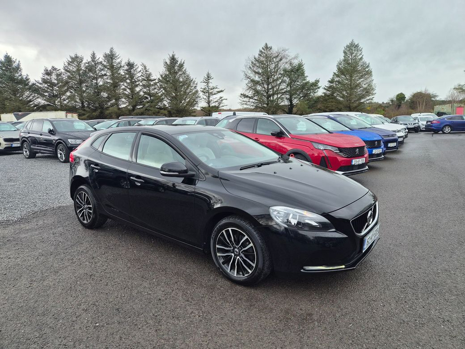 2016 Volvo V40 - image 7