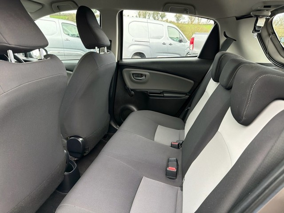 2018 Toyota Yaris - image 7