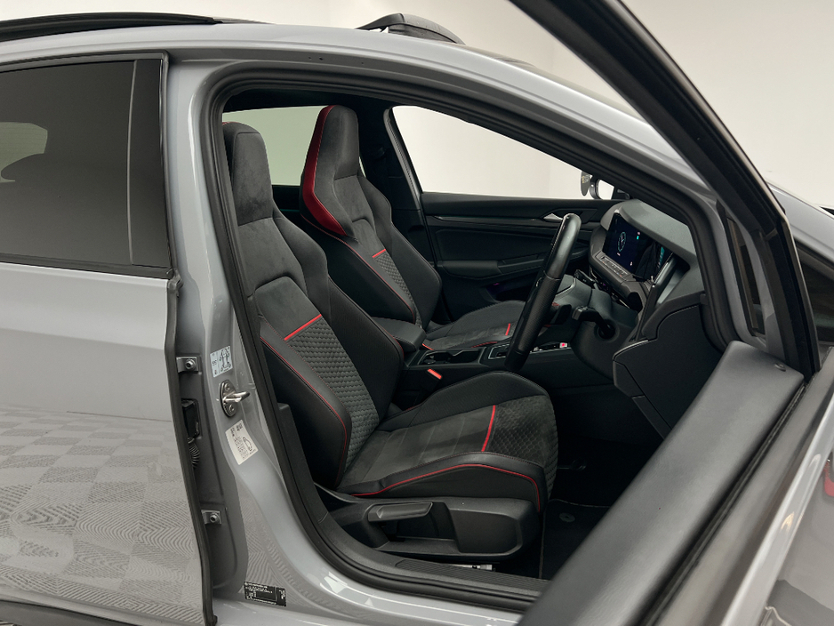 2022 Volkswagen Golf GTI CLUBSPORT 2.0 TSI 300HP *PAN ROOF* €49,990