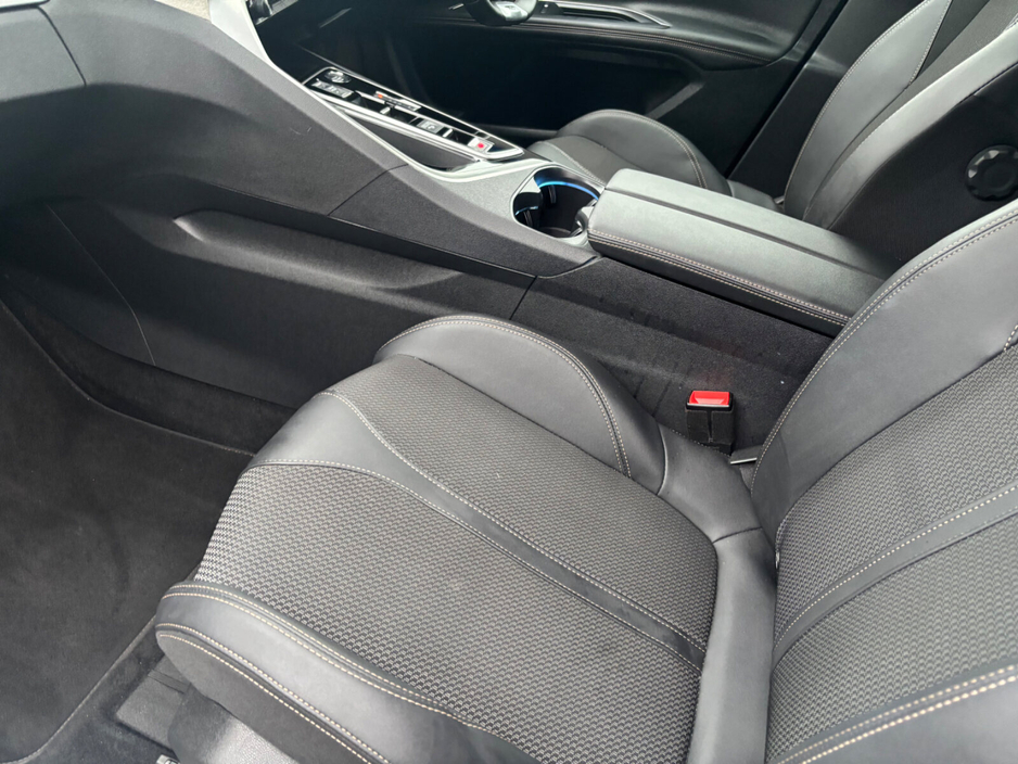2024 Peugeot 3008 - image 9