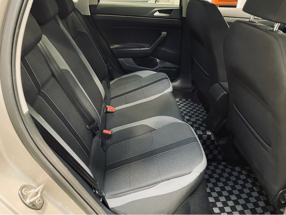 2018 Volkswagen Polo - image 9