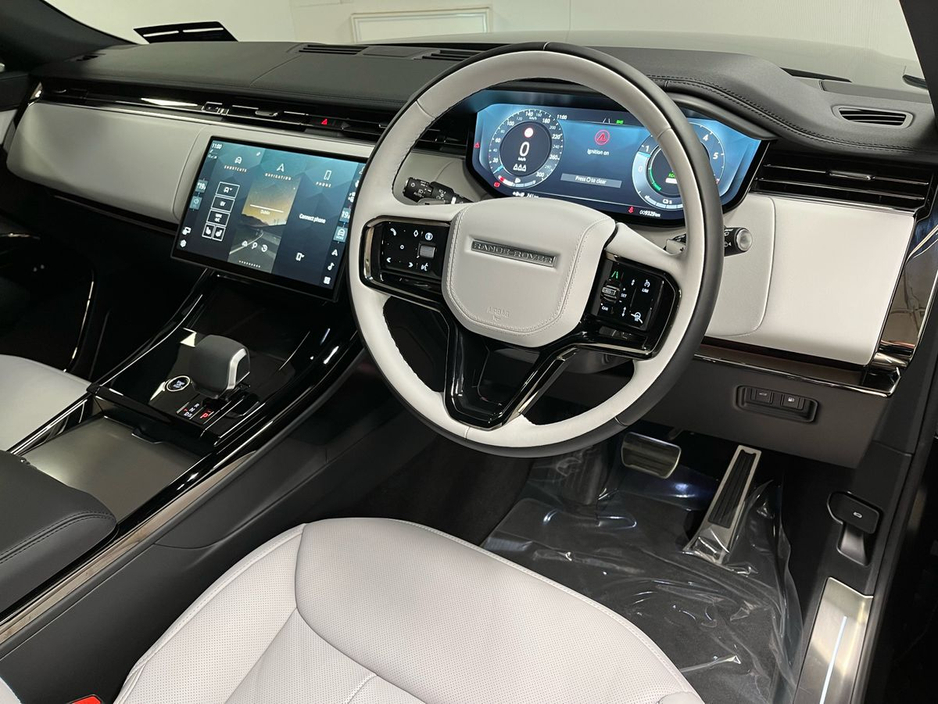 2025 Land Rover Range Rover Sport - image 9