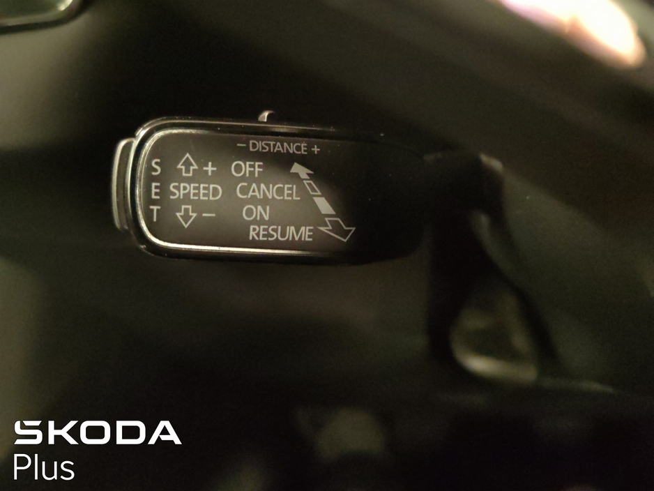 2023 Skoda Karoq - image 32