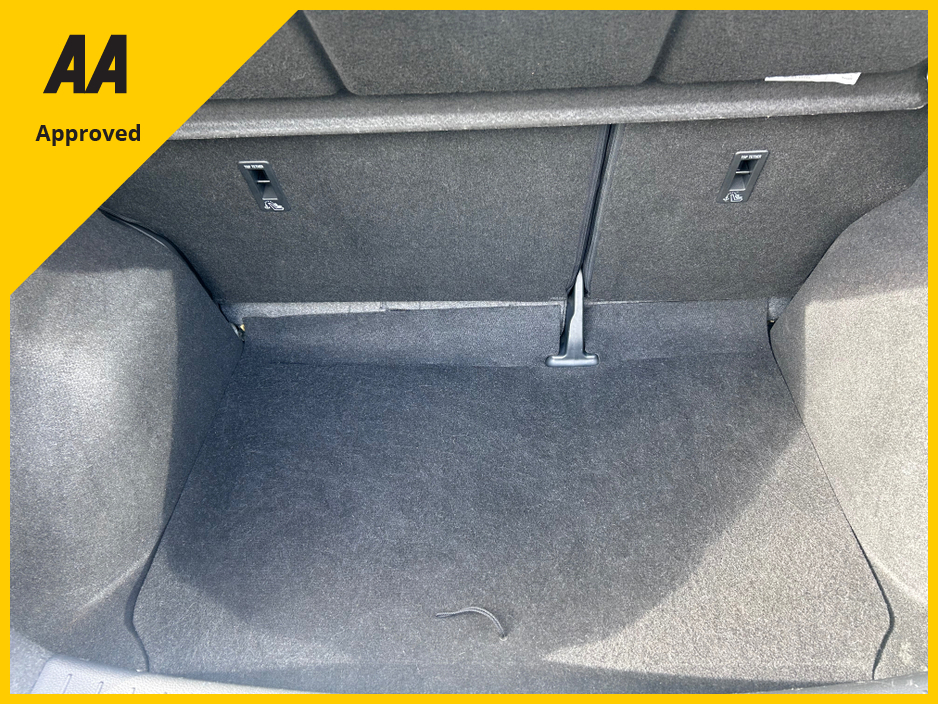 2017 Nissan Pulsar - image 23