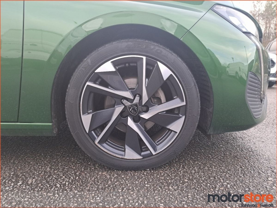 2022 Peugeot 308 - image 9