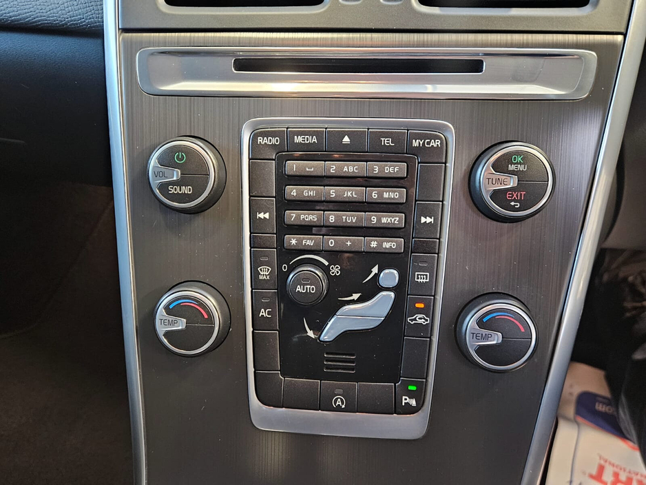 2016 Volvo XC60 D3 (150hp) FWD ES €18,950