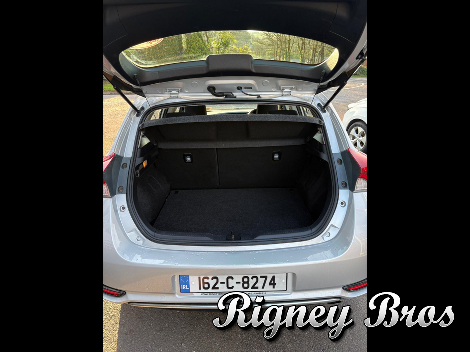 2016 Toyota Auris - image 8