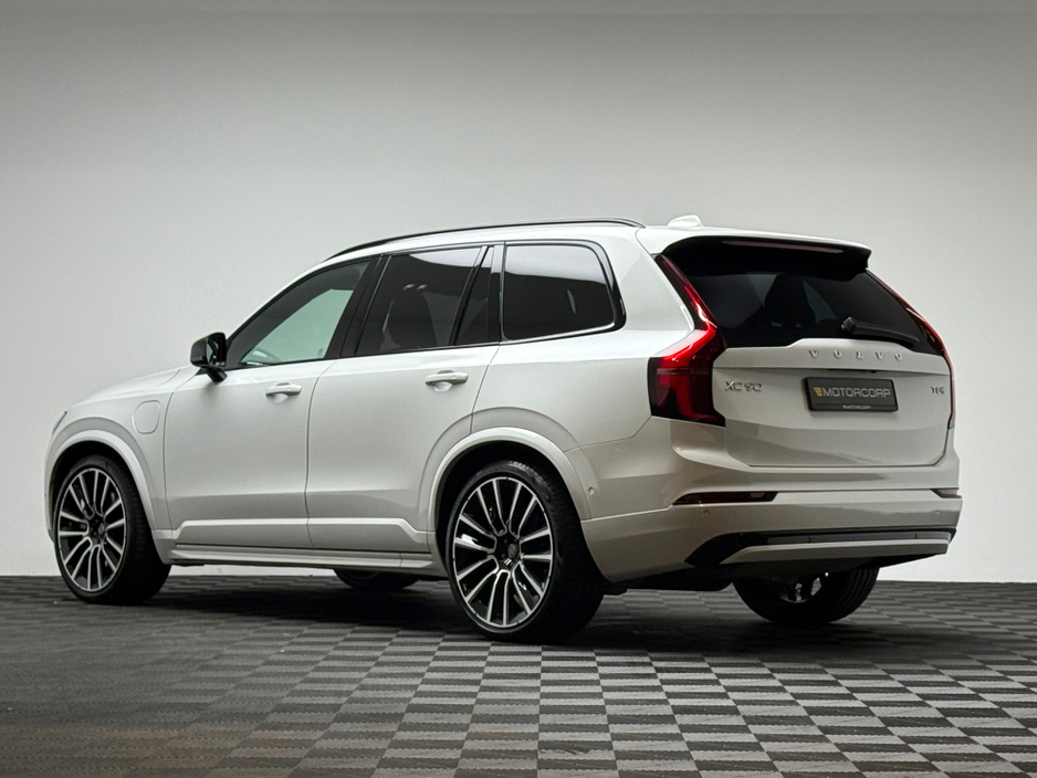 2025 Volvo XC90 - image 5