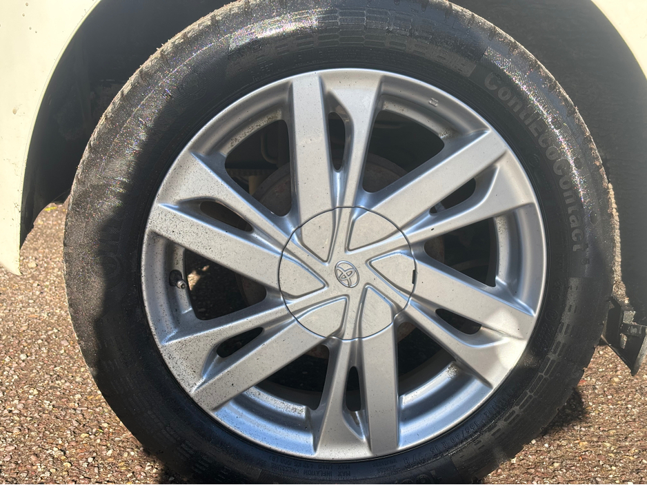 2016 Toyota Aygo - image 11