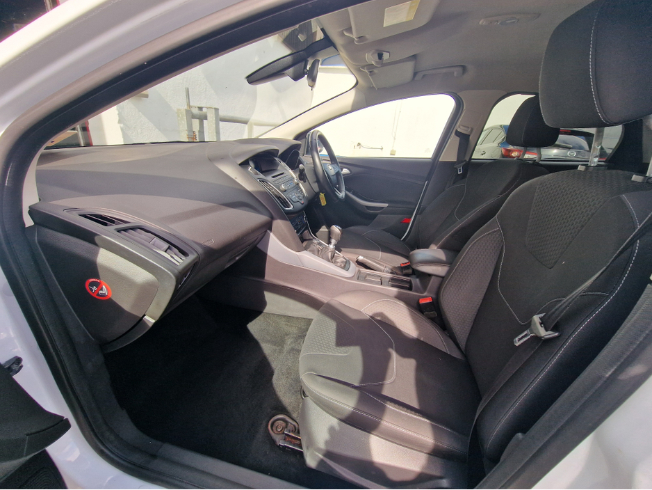 2015 Ford Focus - image 30