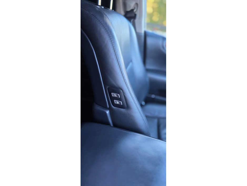 2009 Lexus LS 600 H - image 14