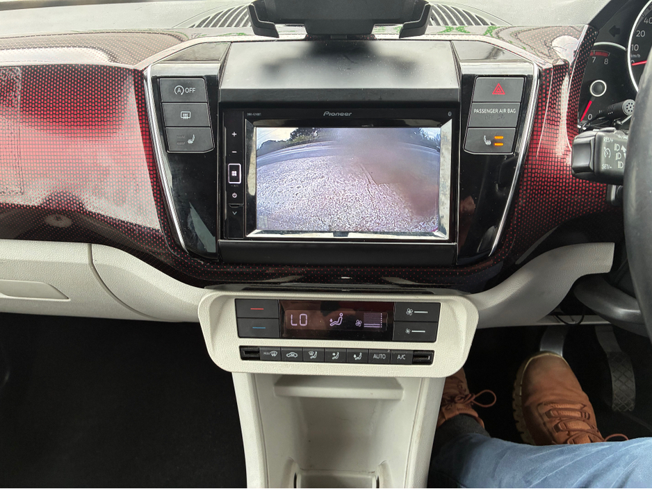 2018 Volkswagen up! - image 23