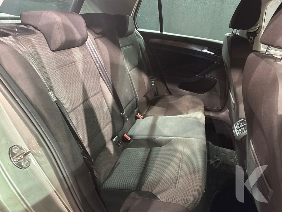 2018 Volkswagen Golf - image 12