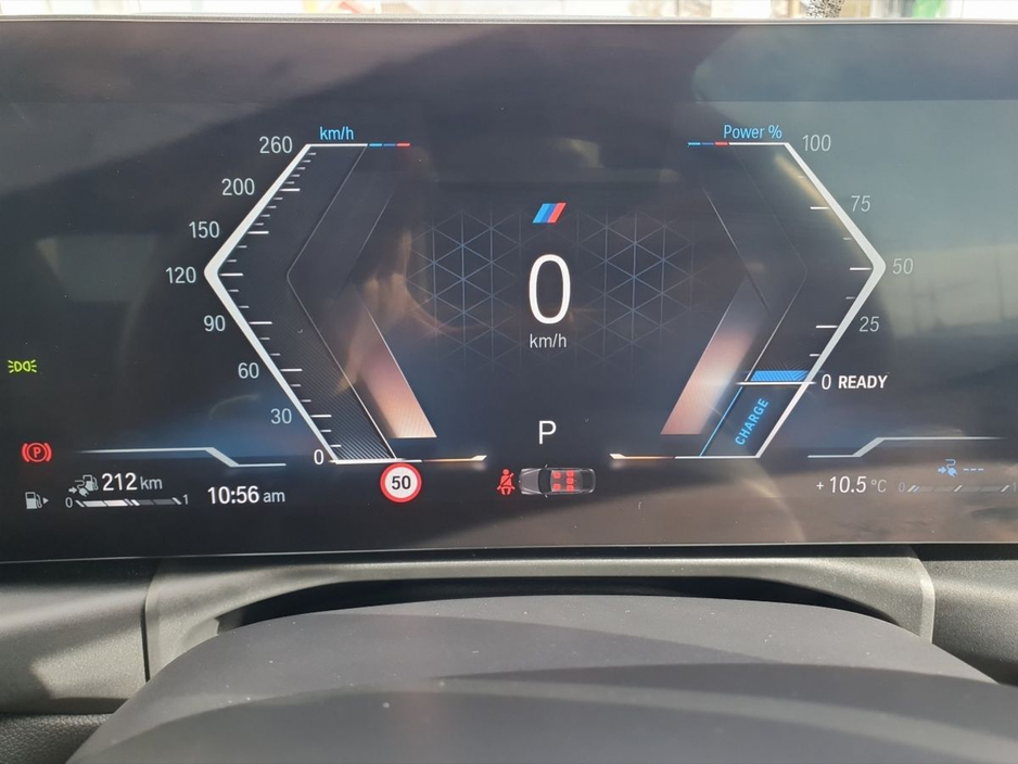 2023 BMW 3 Series - image 9