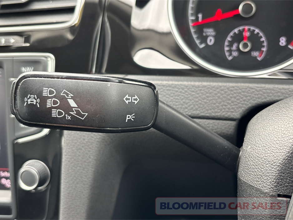 2015 Volkswagen Golf - image 26