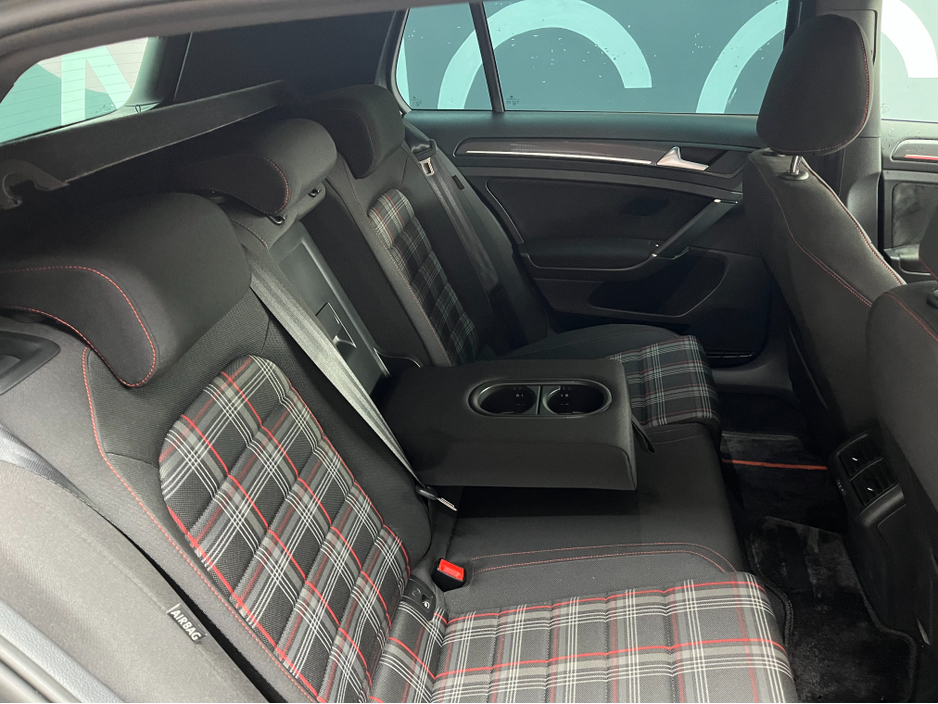 2018 Volkswagen Golf - image 13