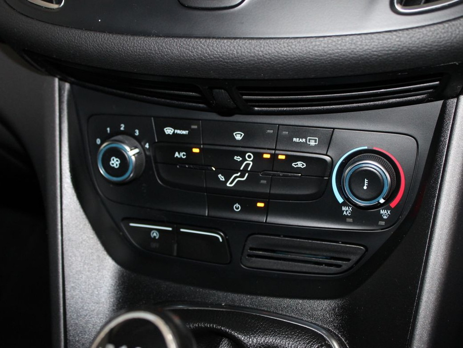 2017 Ford C-Max Zetec 1.5 TDCI 95PS M6 4DR €11,999