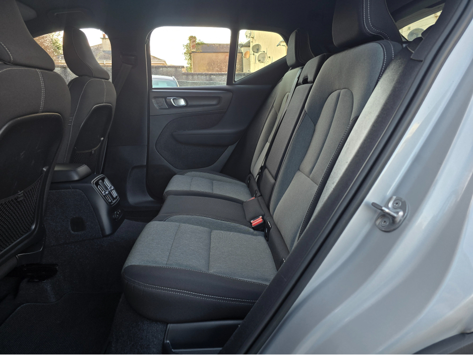 2023 Volvo XC40 - image 13