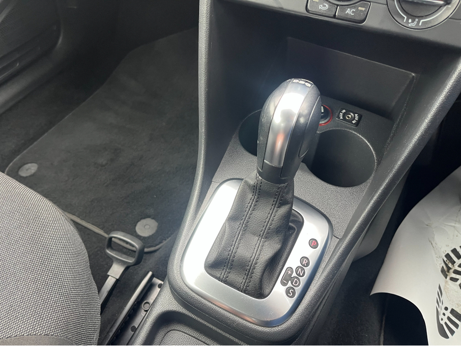 2011 Volkswagen Polo - image 13