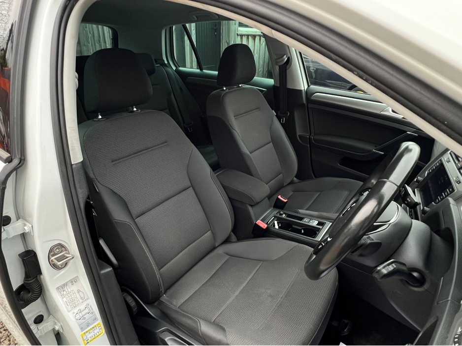 2016 Volkswagen Golf - image 9