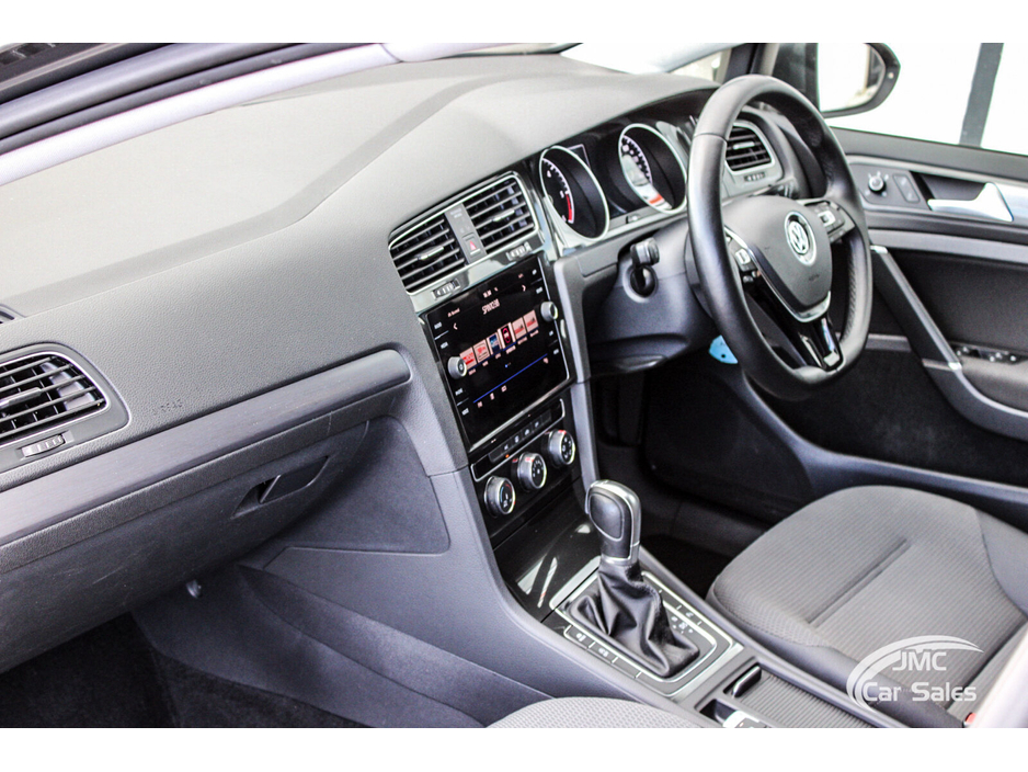 2018 Volkswagen Golf - image 25