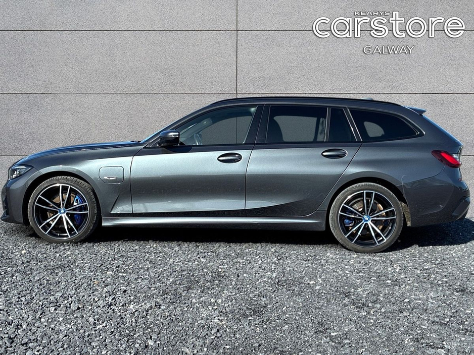 2021 BMW 3 Series - image 6