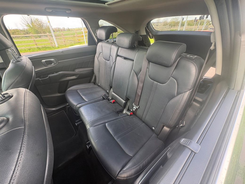 2025 Kia Sorento - image 8