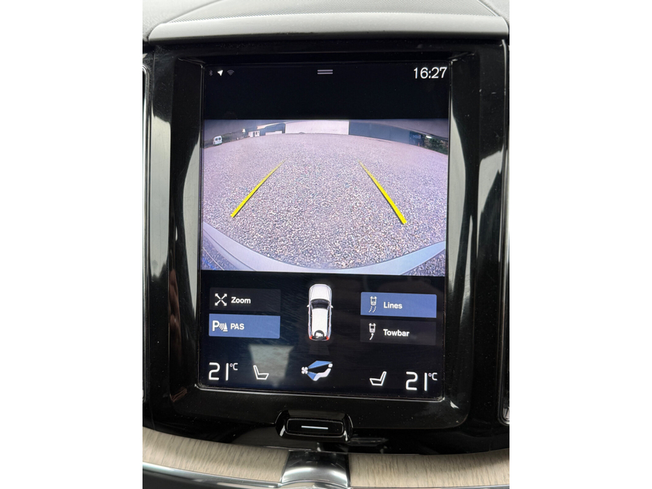 2020 Volvo XC60 - image 25