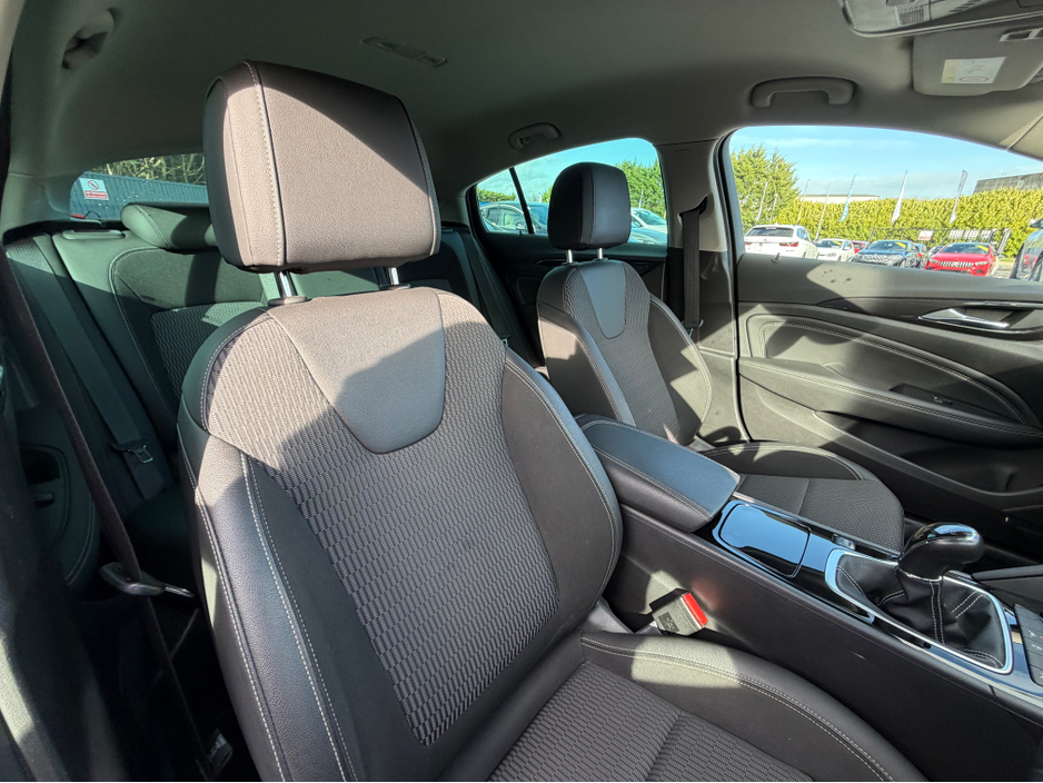 2018 Opel Insignia - image 14