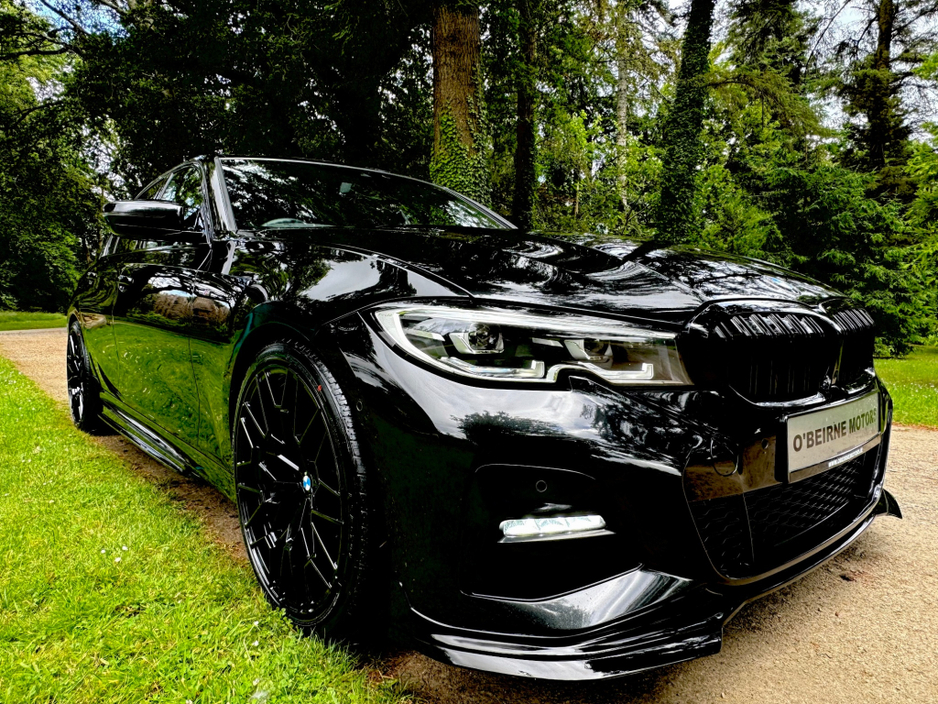 2022 BMW 3 Series - image 2